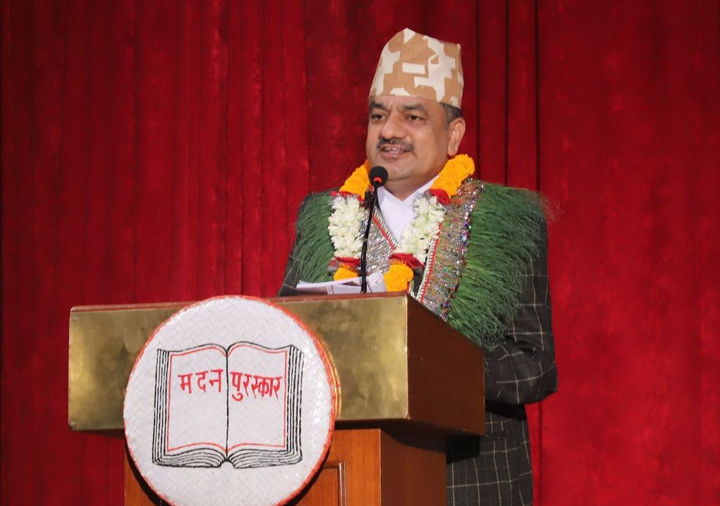 ‘हरेक लेखक आफ्नो स्वाधीन लेखकीय सत्ताको स्वतन्त्र संविधान आफैँ बनाउँछ’