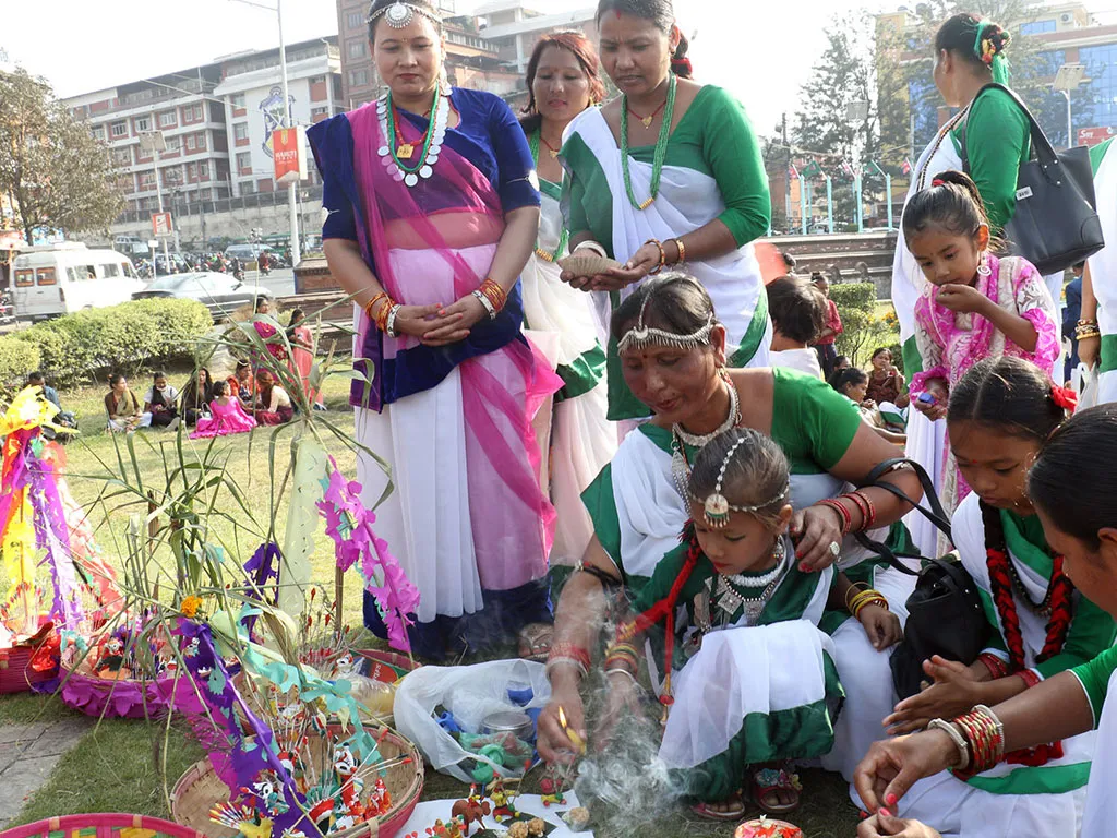 थारू महिला समाजले मनायो समाचकेवा पर्व