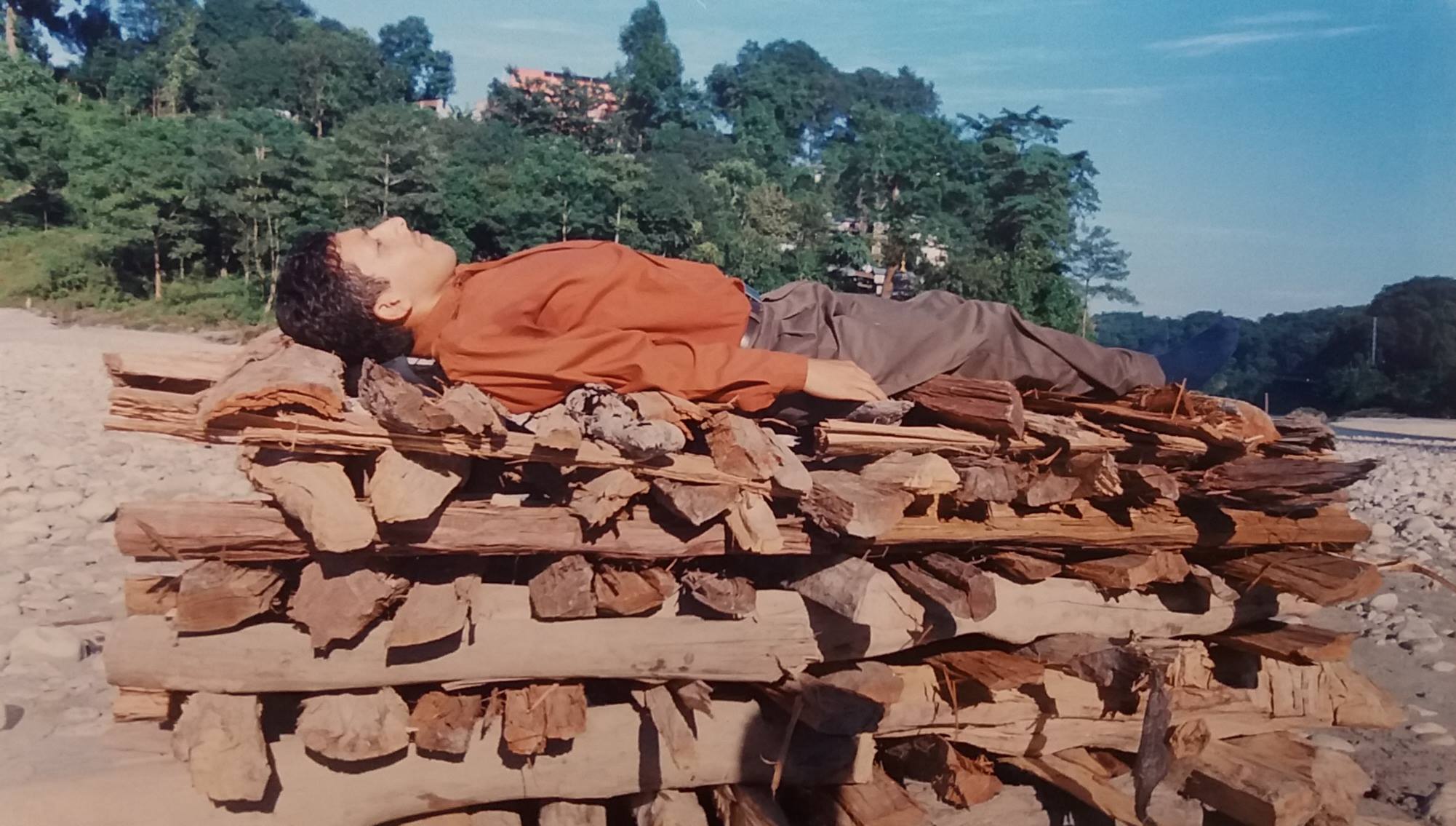 चितामाथि सुतेर हेर्दा .......
