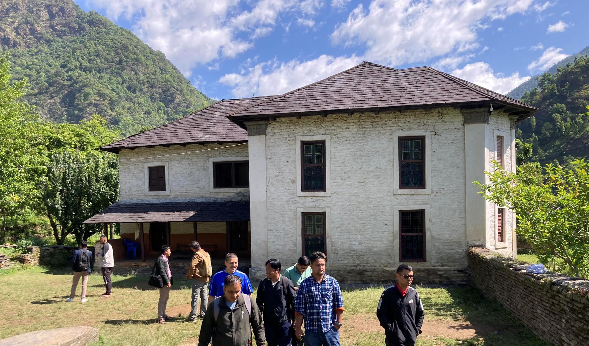 हजुरबाले शासन गरेको दरबार नातिले संरक्षण  गर्दै