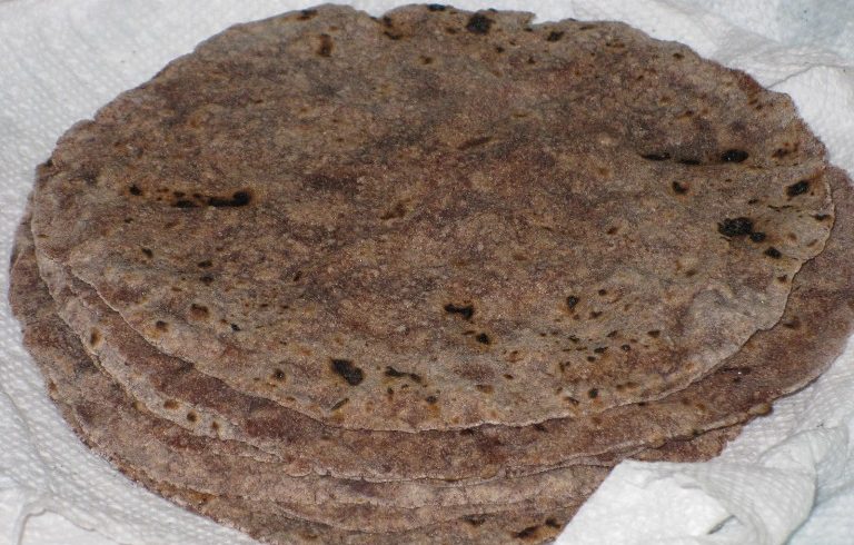 विद्यालयको दिवा खाजामा गाउँकै फापर र कोदोको रोटी