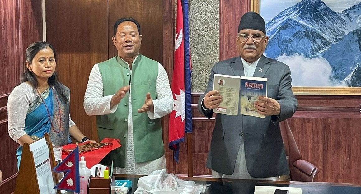 रेशम चौधरीको ‘धरातल’ भित्र के छ ?
