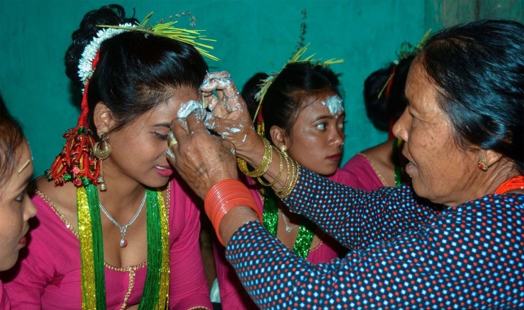 पितृलाई सम्झिएर दशैँ मनाउने थारू समुदायको चलन