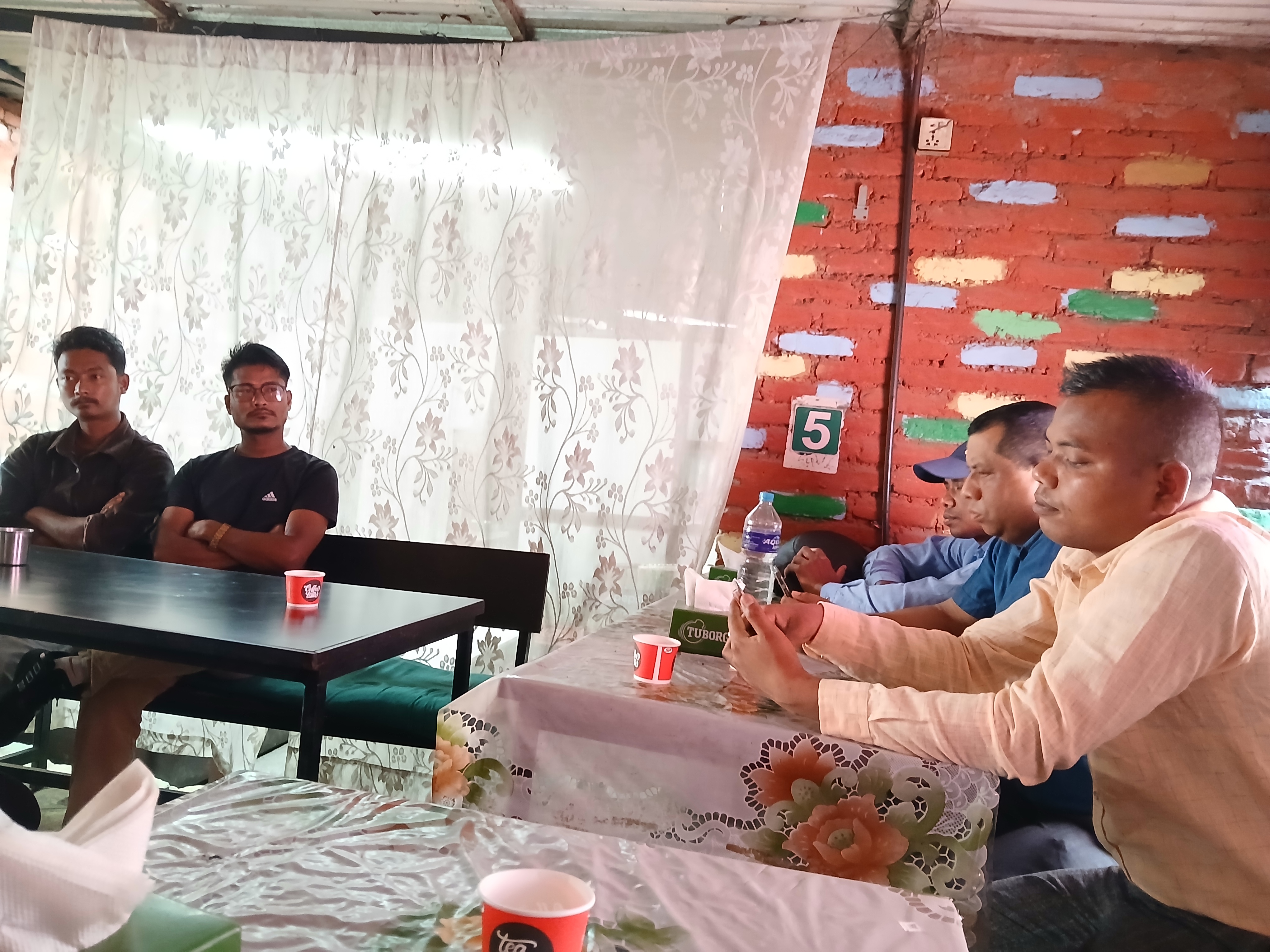 अइ थारु 