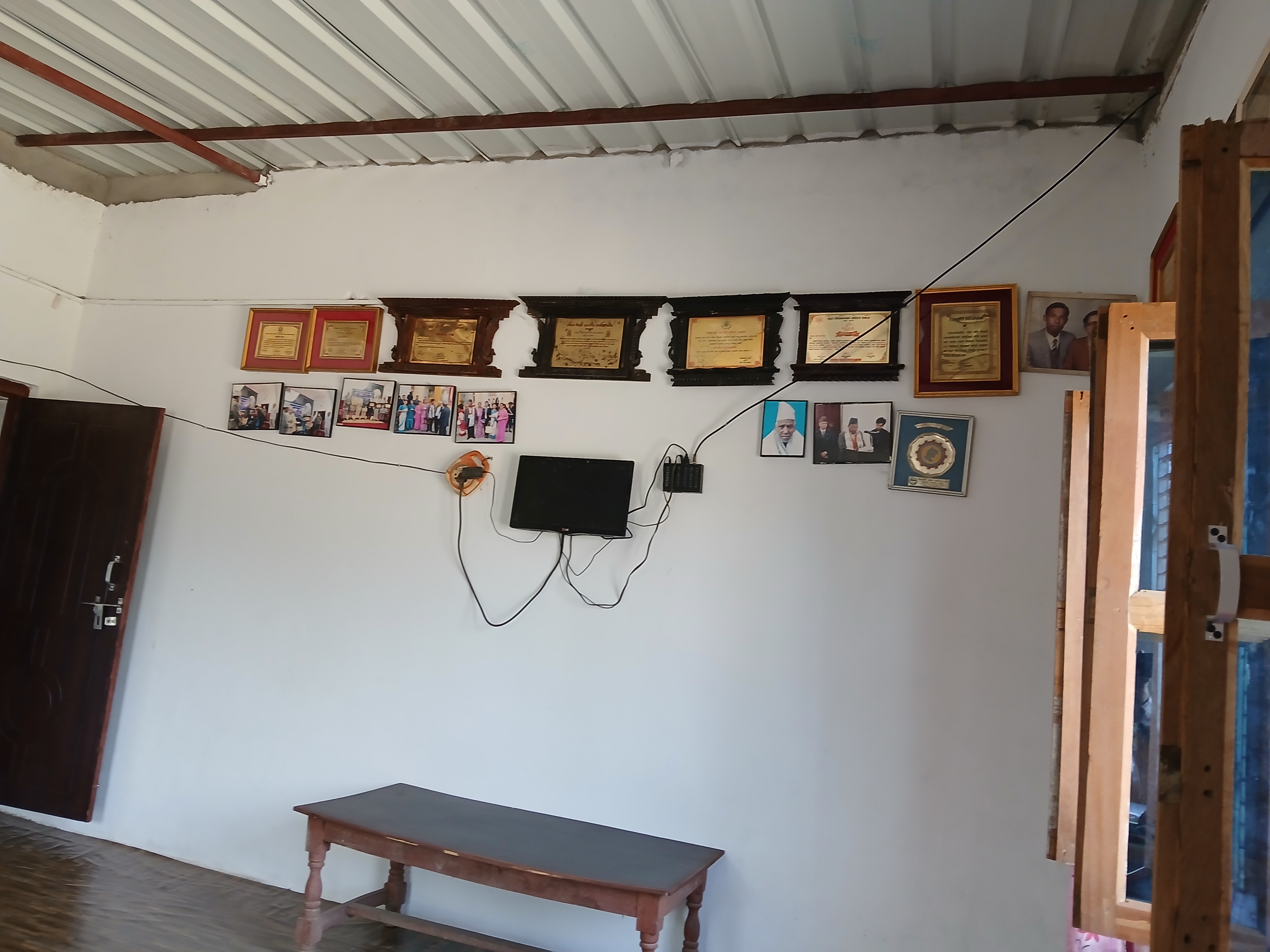 जीवनस्तर अलिक उकास्नु पर्यो कविज्यू